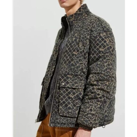 Urban Outfitters Animal Print Puffer Jacket Full Zip Snap Pockets Large - Picture 1 of 15